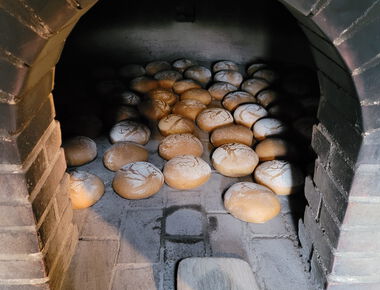 AGM%20Archiv Frisches%20Brot%20aus%20dem%20Steinbackofen