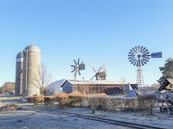 winterliche Außenansicht des Agroneums